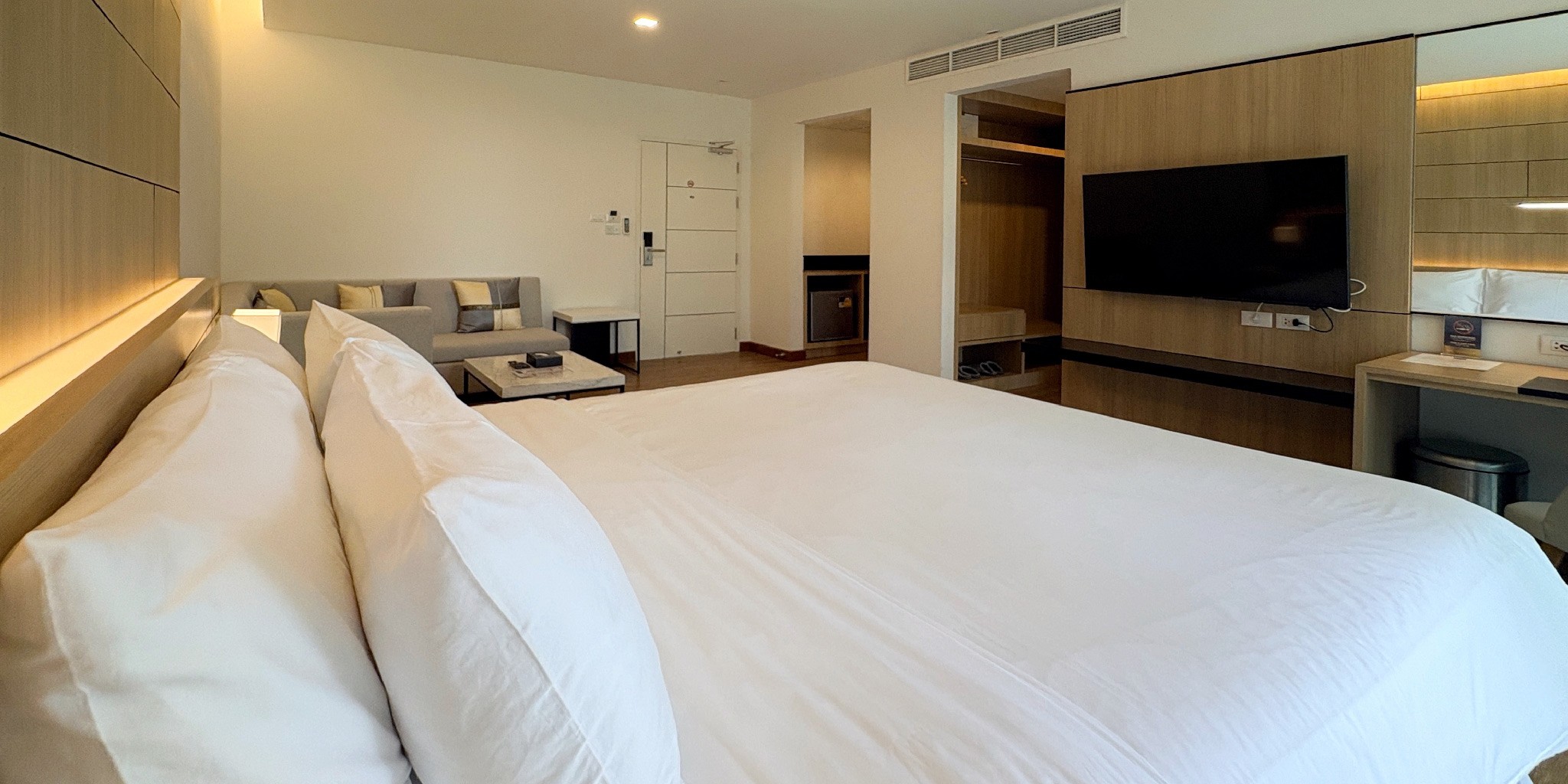 Deluxe Room (Double Bed)